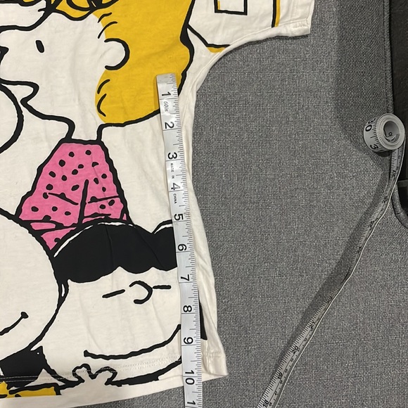 Peanuts Charlie Brown and the Gang Beige Crop top - Picture 6 of 8